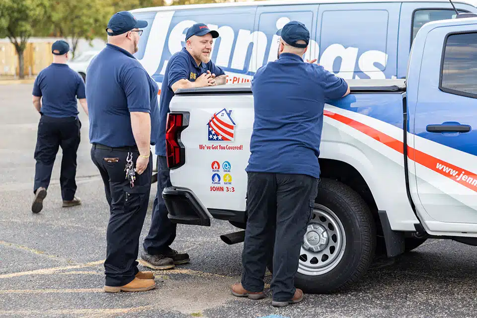 Jennings techs and truck